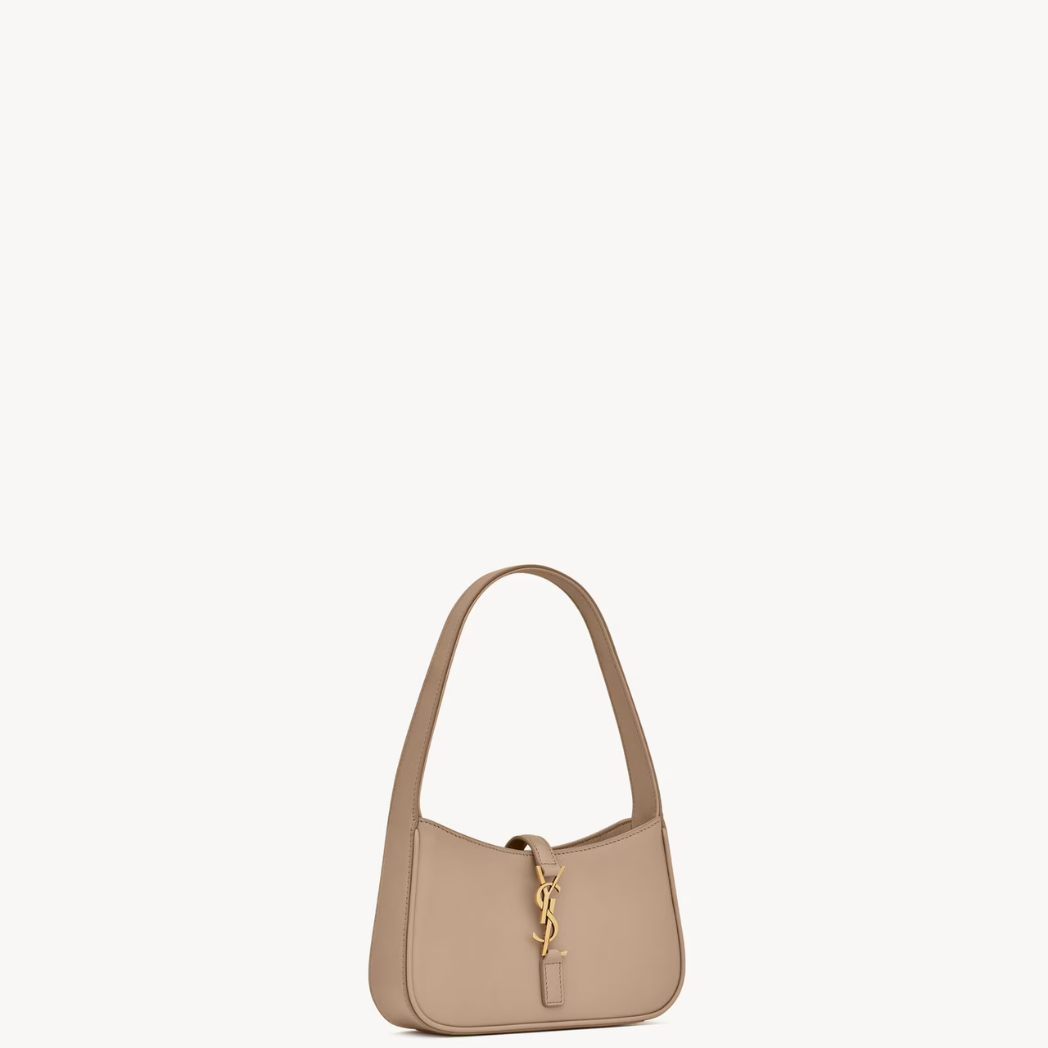 YSL - Le 5 À 7 Hobo Bag en Cuir Lisse - Dark Beige